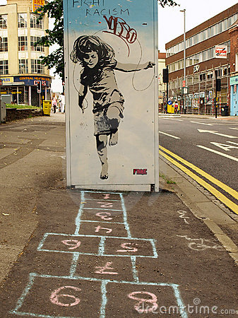 street-graffiti-girl-playing-hopscotch-15763796